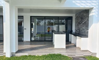 VENTA DE CASA NUEVA CON DOS CASAS CLUB EN FRACCIONAMIENTO LA CIMA, BURGOS CORINTO