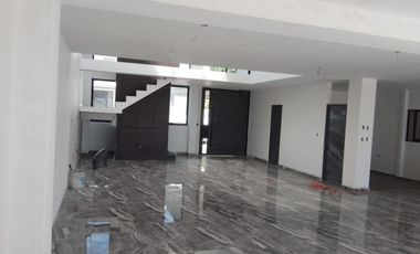 VENTA DE CASA NUEVA CON DOS CASAS CLUB EN FRACCIONAMIENTO LA CIMA, BURGOS CORINTO