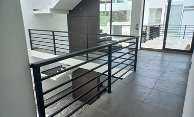 VENTA DE CASA NUEVA CON DOS CASAS CLUB EN FRACCIONAMIENTO LA CIMA, BURGOS CORINTO