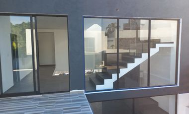 VENTA DE CASA NUEVA CON DOS CASAS CLUB EN FRACCIONAMIENTO LA CIMA, BURGOS CORINTO