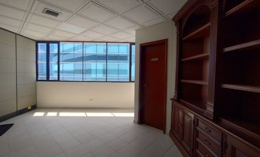 Oficina en arriendo en Villa Country.