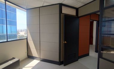 Oficina en arriendo en Villa Country.