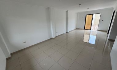 En alquiler casa de 3 dormitorios en Urb. La Romareda.