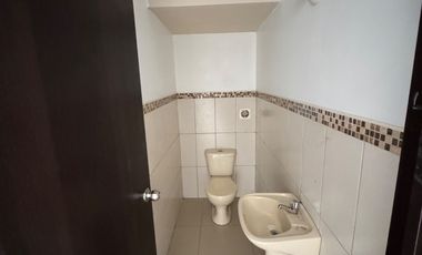 En alquiler casa de 3 dormitorios en Urb. La Romareda.