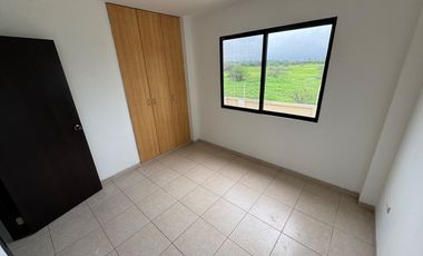 En alquiler casa de 3 dormitorios en Urb. La Romareda.