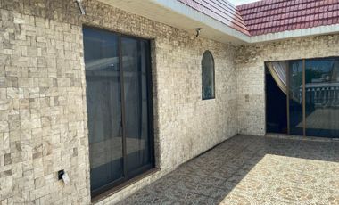 VENDO CASA EN EL CENTRO