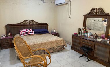 VENDO CASA EN EL CENTRO