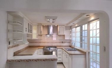 PRECIOSA Y AMPLIA CASA, EXCELENTE UBICACIÓN EN RESIDENCIAL LAS AMÉRICAS ECATEPEC. A UNOS MINUTOS DE LA CDMX!!! -NO CRÉDITOS-