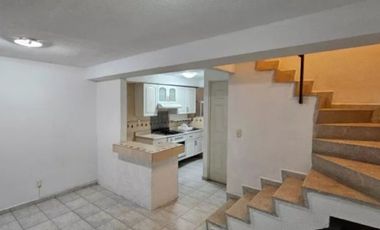 PRECIOSA Y AMPLIA CASA, EXCELENTE UBICACIÓN EN RESIDENCIAL LAS AMÉRICAS ECATEPEC. A UNOS MINUTOS DE LA CDMX!!! -NO CRÉDITOS-