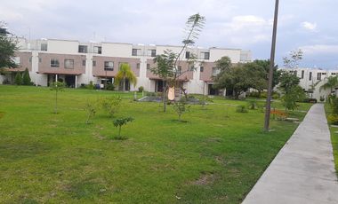 Casa de tres recámaras, modelo Amatista,  frente a la alberca, en Real Santa Fe Residencial, Xochitepec, Mor.