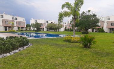 Casa de tres recámaras, modelo Amatista,  frente a la alberca, en Real Santa Fe Residencial, Xochitepec, Mor.