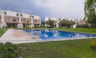Casa de tres recámaras, modelo Amatista,  frente a la alberca, en Real Santa Fe Residencial, Xochitepec, Mor.
