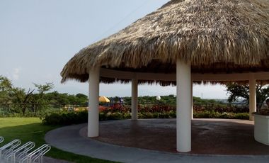Casa de tres recámaras, modelo Amatista,  frente a la alberca, en Real Santa Fe Residencial, Xochitepec, Mor.