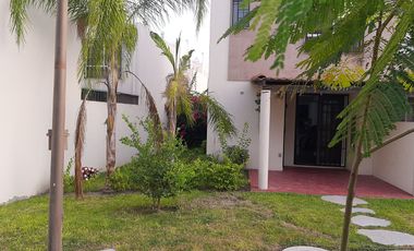 Casa de tres recámaras, modelo Amatista,  frente a la alberca, en Real Santa Fe Residencial, Xochitepec, Mor.