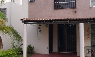 Casa de tres recámaras, modelo Amatista,  frente a la alberca, en Real Santa Fe Residencial, Xochitepec, Mor.