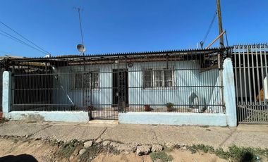 Gran Casa Cercana a Hospital Félix Bulnes