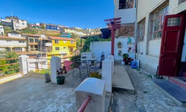 Valparaiso, Cerca Casa Pablo Neruda, Vista Al mar