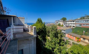 Valparaiso, Cerca Casa Pablo Neruda, Vista Al mar