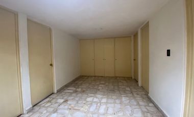 VENTA- AMPLIA CASA EN VILLA LAZARO CARDENAS, TLALPAN. CERCA CALZ. ACOXPA.