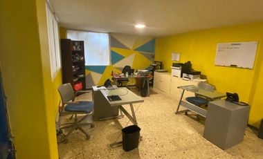 VENTA- AMPLIA CASA EN VILLA LAZARO CARDENAS, TLALPAN. CERCA CALZ. ACOXPA.