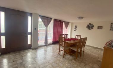 VENTA- AMPLIA CASA EN VILLA LAZARO CARDENAS, TLALPAN. CERCA CALZ. ACOXPA.