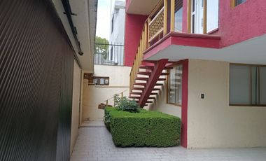 VENTA- AMPLIA CASA EN VILLA LAZARO CARDENAS, TLALPAN. CERCA CALZ. ACOXPA.