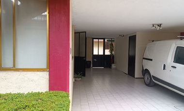 VENTA- AMPLIA CASA EN VILLA LAZARO CARDENAS, TLALPAN. CERCA CALZ. ACOXPA.