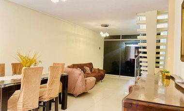 Vendo Casa de 3 Pisos en Comas