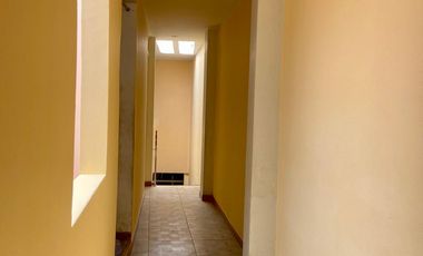 Vendo Casa de 3 Pisos en Comas
