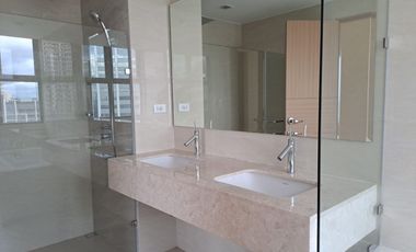 4BR Penthouse Unit For Rent at The Albany Mckinley West