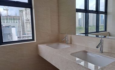 4BR Penthouse Unit For Rent at The Albany Mckinley West