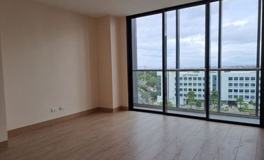 4BR Penthouse Unit For Rent at The Albany Mckinley West