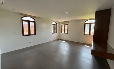 For Lease: 5 Bedrooms House & Lot in Portofino South, Almanza Dos Las Pinas City