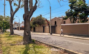 Se vende terreno para constructora en Av. Arequipa – San Isidro Excelente Oportunidad