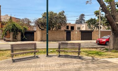 Se vende terreno para constructora en Av. Arequipa – San Isidro Excelente Oportunidad!!