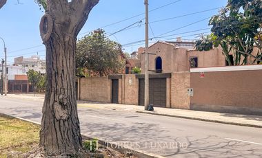 Se vende terreno para constructora en Av. Arequipa – San Isidro Excelente Oportunidad!!