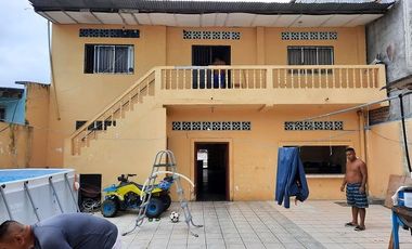 SE VENDE CASA FRENTE A LA PLAYA (HOTEL ANTIGUO) ATACAMES – ESMERALDAS - ECUADOR