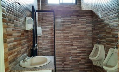 SE VENDE CASA (OFICINA o BODEGA) DE 2 PLANTAS 252 M2. DE CONSTRUCCIÓN, QUININDE – ESMERALDAS - ECUADOR