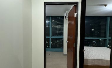 Rent to Own 2 Bedroom Condo For Sale in One Uptown BGC facing Uptown Mall