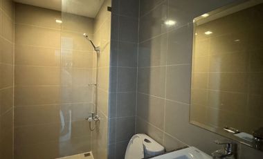 Rent to Own 2 Bedroom Condo For Sale in One Uptown BGC facing Uptown Mall