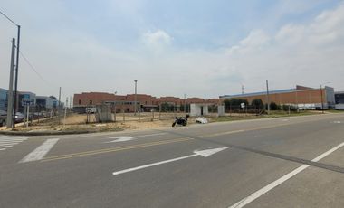 Excelente lote esquinero para desarrollo industrial en Mosquera