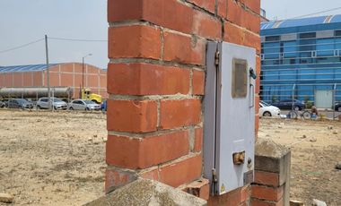 Excelente lote esquinero para desarrollo industrial en Mosquera