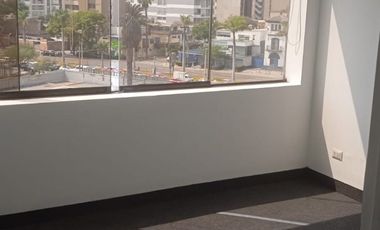 Alquilo linda Oficina en San Isidro en Avenida y Cerca Av. Javier Prado con Cochera