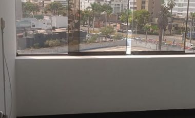Alquilo linda Oficina en San Isidro en Avenida y Cerca Av. Javier Prado con Cochera