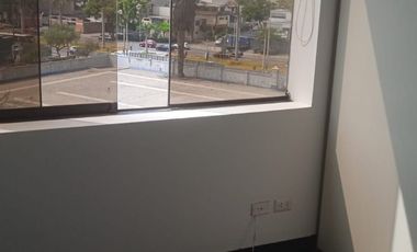 Alquilo linda Oficina en San Isidro en Avenida y Cerca Av. Javier Prado con Cochera