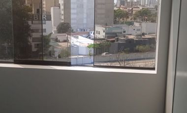 Alquilo linda Oficina en San Isidro en Avenida y Cerca Av. Javier Prado con Cochera