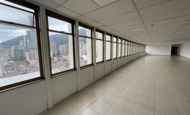 Excelente oficina ubicada en zona comercial Bogotá