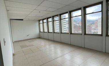 Excelente oficina ubicada en zona comercial Bogotá