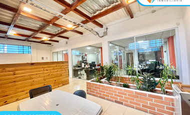 VENDO EDIFICIO COMERCIAL en Avenida Esmeraldas cerca al Terminal de Santo Domingo