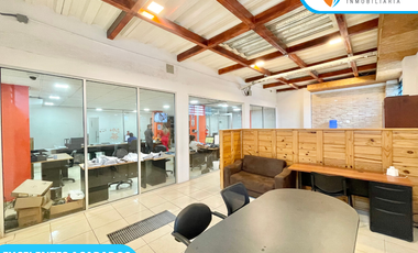 VENDO EDIFICIO COMERCIAL en Avenida Esmeraldas cerca al Terminal de Santo Domingo